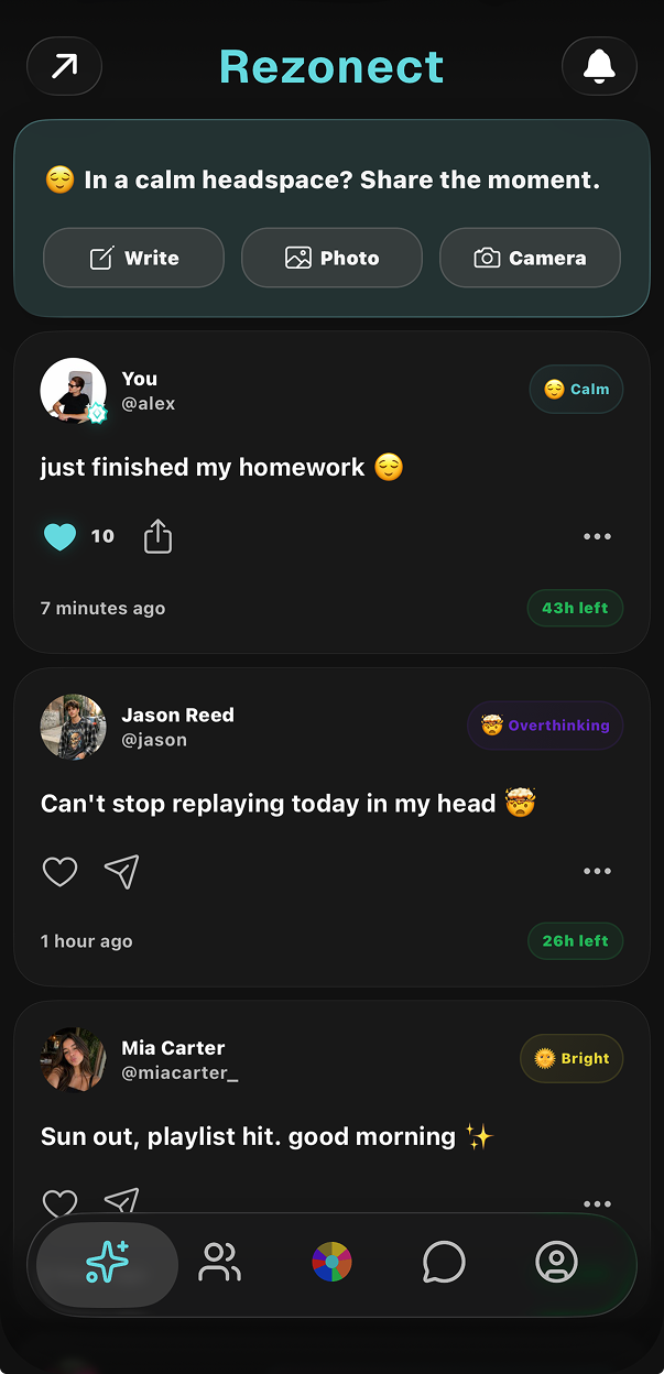 Rezonect Moments feed screen